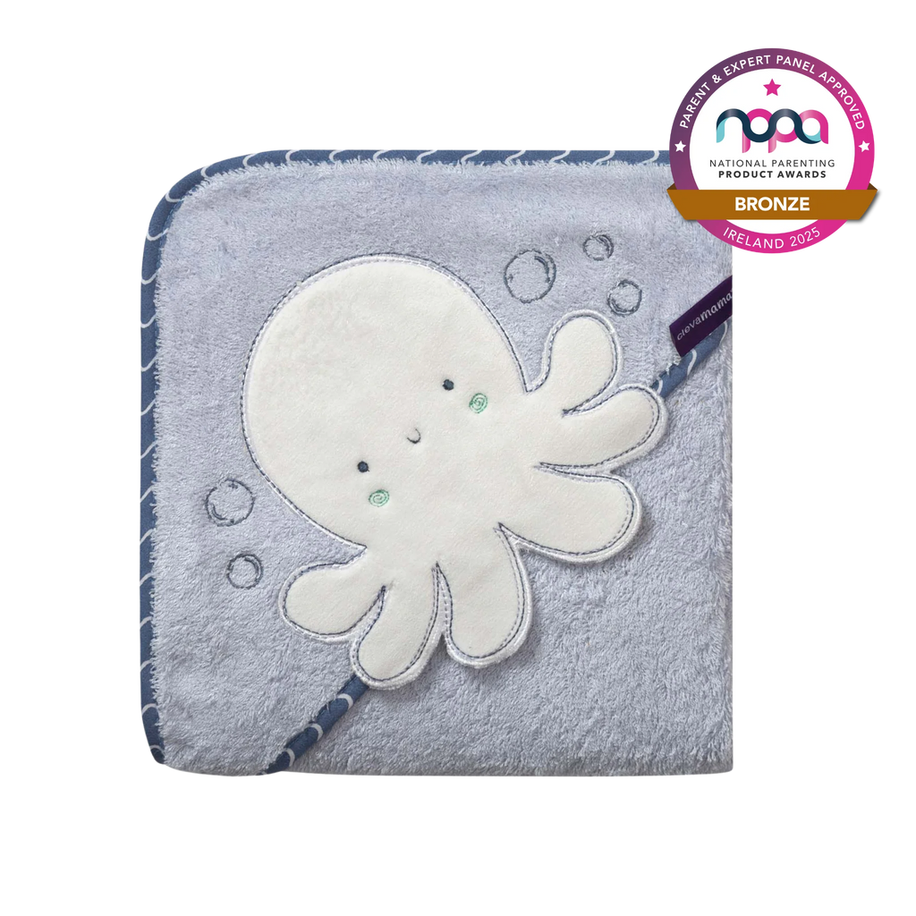 ClevaMama extra large hooded bath towel in blue with bronze NPPA 2025 award.