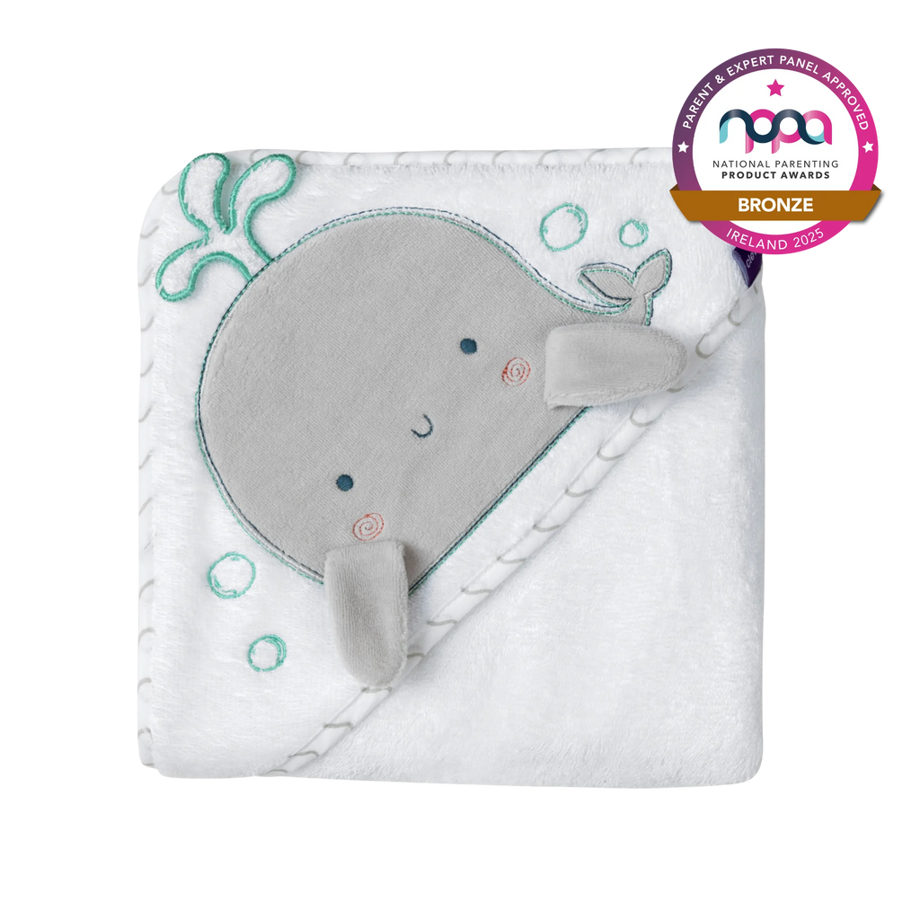 ClevaMama extra large hooded bath towel in white and grey with bronze NPPA 2025 award.